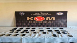 İskederunda bir iş yerinde 38 kaçak telefon ele geçirildi