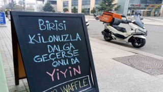 İşletmenin önüne konulan komik yazı dikkat çekti