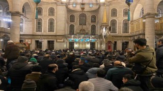 İstanbulda şehitler için camilerde dua edildi