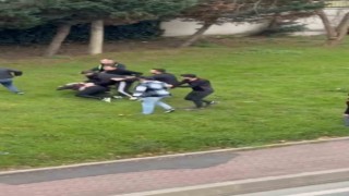 İstanbulda trafikte tartıştan tarafların yumruklu kavgası kamerada
