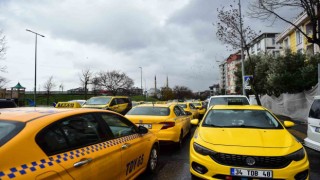 İstanbuldaki taksiciler taksimetrelerini güncellemeye başladı