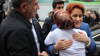 İYİ Parti Lideri Akşener, Şehit Ailesini Ziyaret Etti