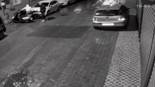 İzmirdeki motosiklet hırsızlığı güvenlik kameralarına yansıdı