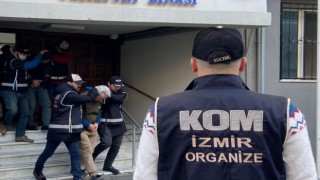 İzmirdeki operasyonda gözaltına alınan 4 FETÖ şüphelisi tutuklandı