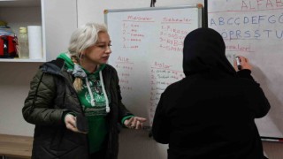 İzmirli kadın muhtarın “eğitim seferberliği” çığ gibi büyüyor