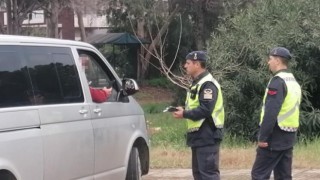 Jandarma alkolmetreyi üfletmek için yarım saat dil döktü, üfleyince cezayı yedi