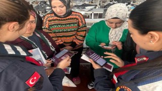 Jandarma ekipleri KADES uygulamasını tanıtmaya devam ediyor
