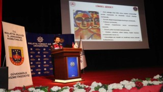 Jandarma ekipleri üniversite öğrencileri ve öğretim görevlilerini bilgilendirdi