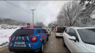 Jandarma ekipleri yolda kalan araçlar için seferber oldu