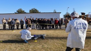 Jandarma ekiplerinden liseli öğrencilere meslek tanıtımı