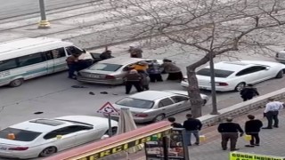 Kadınların otomobildeki şahıslarla kavga anı kamerada