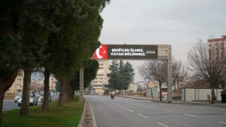 Kahramanmaraşta led ekranlarda Şehitler Ölmez Vatan Bölünmez mesajı