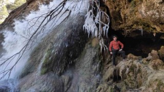 Kahramanmaraşta soğuktan buzul sarkıtları oluştu