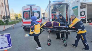Kahtada otomobil şarampole devrildi: 3 yaralı