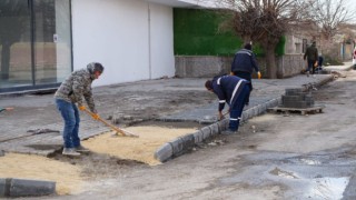 Kaldırım yenileme çalışmaları devam ediyor