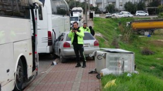 Kaldırımdaki çöp konteynerleri şarampole yuvarlanmasını önledi, o anlar kamerada
