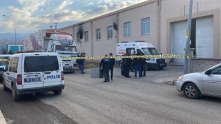 Kamyon ile duvar arasında sıkışan çocuk hayatını kaybetti