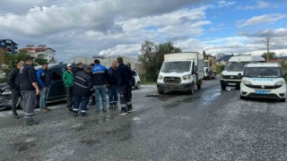 Kamyonet ile hafif ticari araç çarpıştı: 1 yaralı