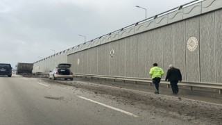 Kapak açılınca moloz karayoluna döküldü