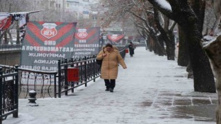 Kar yağışı Kastamonuyu beyaza bürüdü: Vatandaşlar yeni güne karla uyandı