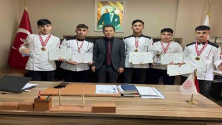 Karacabeyin genç aşçıları Türkiye şampiyonu oldular