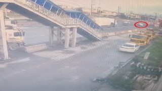 Kararsız sürücü bariyere çarptı: O anlar kamerada