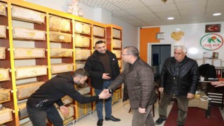 Kars Valisi Polat, esnafla buluştu