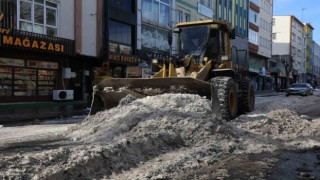 Karsta belediyenin karla mücadele mesaisi başladı