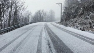Kartepede yılın ilk kar yağışı başladı