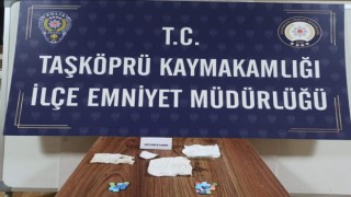 Kastamonuda durdurulan araçta uyuşturucu ele geçirildi: 3 gözaltı