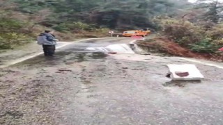 Kastamonuda heyelan sebebiyle iki ilçenin bağlantısı kesildi