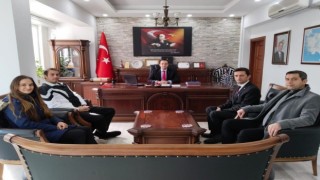 Kaymakam Demirci, İspanyaya gidecek öğretmenleri kabul etti, başarılı öğrencileri ödüllendirdi