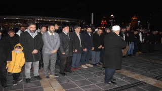 Kayseride İsrail tarafından öldürülen binlerce Filistinli için gıyabi cenaze namazı kılındı