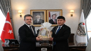 Kazakistan Başkonsolosu Nuriddin Amankul, Vali Ünlüyü ziyaret etti