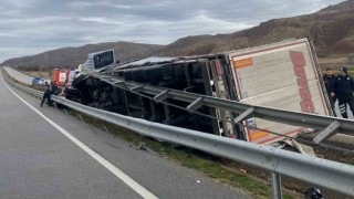 Kırıkkalede tır ile otomobil çarpıştı: 3 yaralı