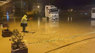 Kırklarelide şiddetli yağış: Araçlar suya gömüldü