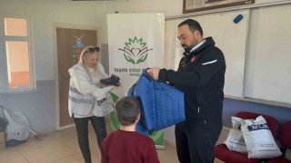 Kırsal mahalle öğrencilerine giysi yardım