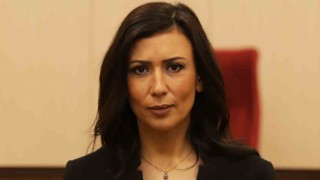 KKTC Meclis Başkanı Yardımcısı Özdenefenin eşi İtalyada gözaltına alındı
