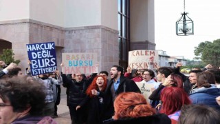 Koç Üniversitesinde öğrencilerden burs protestosu