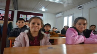 Konteyner okulda karne heyecanı