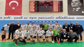 Konyaaltı Belediye Spor Kulübü Kadın Hentbol Takımı dolu dizgin