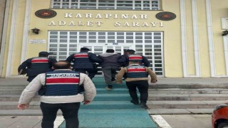 Konyada 25 yıl hapis cezasıyla aranan şüpheli evinde yakalandı