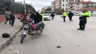 Konyada motosikletler çarpıştı: 3 yaralı