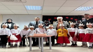 Köy okulunda düzenlenen Okuma Bayramında çocuklar doyasıya eğlendi