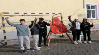 Köyceğizde öğrenciler dönem sonu etkinliğinde ok uçurdular