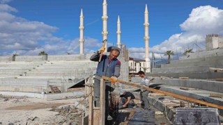 Kumluca Atatürk Stadyumunun kaba inşaatı yüzde 85 tamamlandı