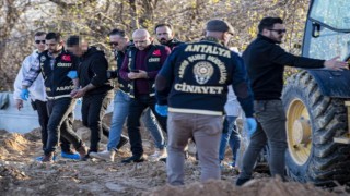 Kurye ve baldız katilinin cinayetten sonra Ali Dikenin telefonlarını satarak, maaşını bankamatikten çektiği tespit edildi
