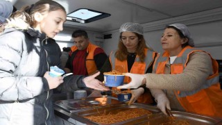 Kuşadası Belediyesinden makarna ve ayran ikramı