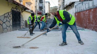 Kuşadası Belediyesinin yol mesaisi sürüyor