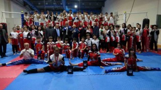 Kütahyada kick boksta ulusal ve uluslararası yarışmalarda başarı elde eden sporcular ödüllendirildi